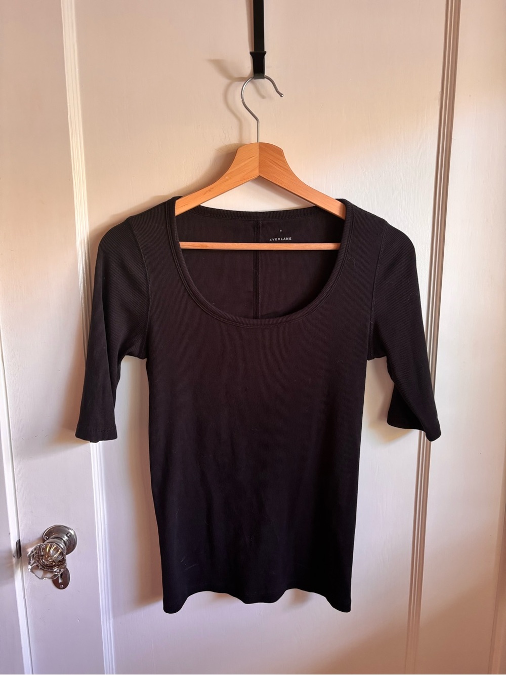 Everlane Black Scoop-Neck Elbow Sleeve Tee